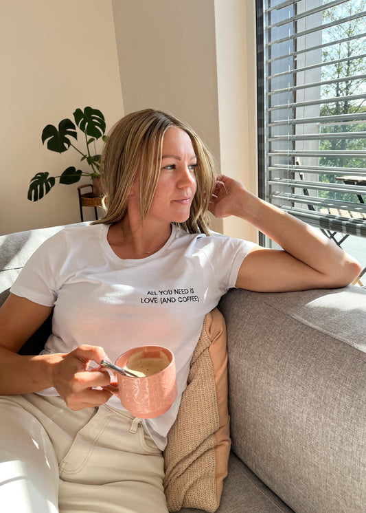 Kratka majica ALL YOU NEED IS LOVE (AND COFFEE)