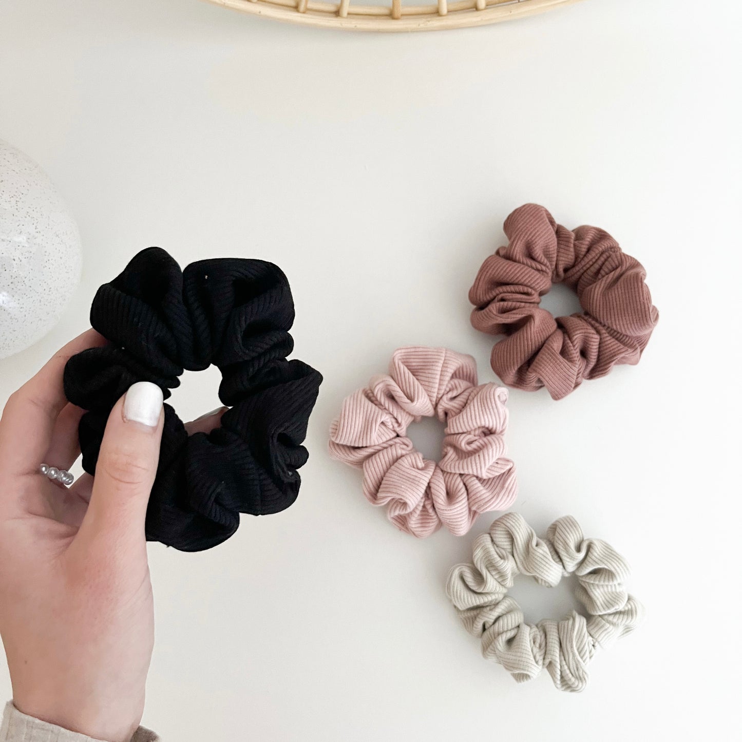 Ribbed scrunchie - več barv