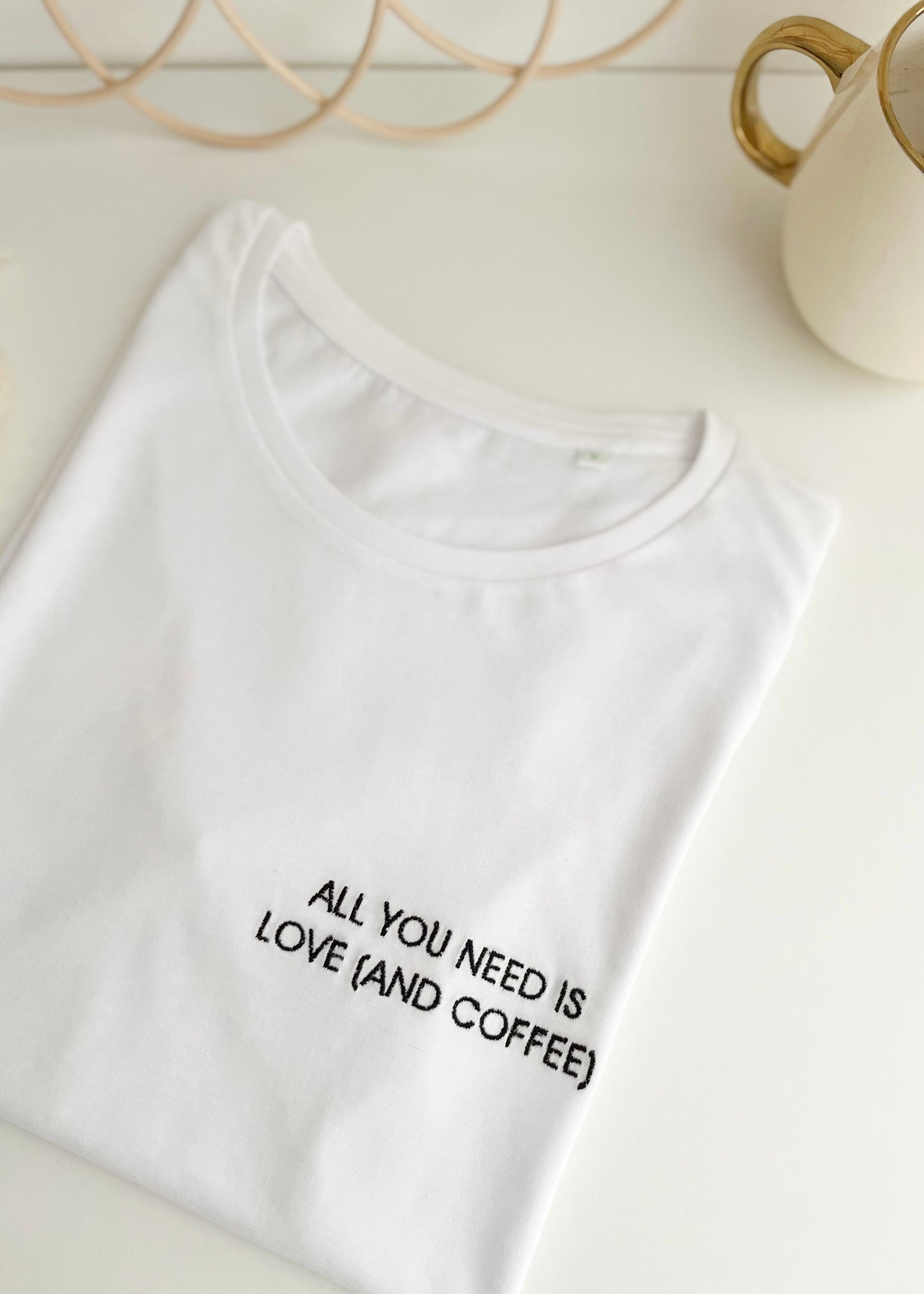 Kratka majica ALL YOU NEED IS LOVE (AND COFFEE)
