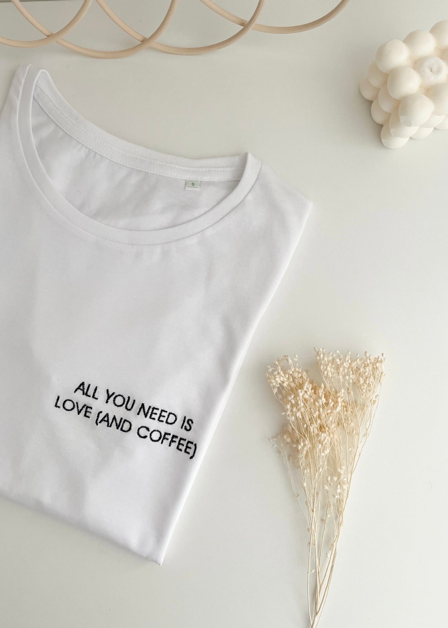 Kratka majica ALL YOU NEED IS LOVE (AND COFFEE)