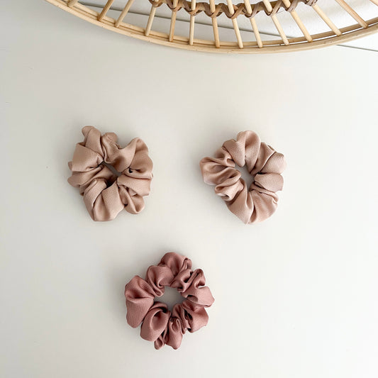 Bubbly satin scrunchie - več barv