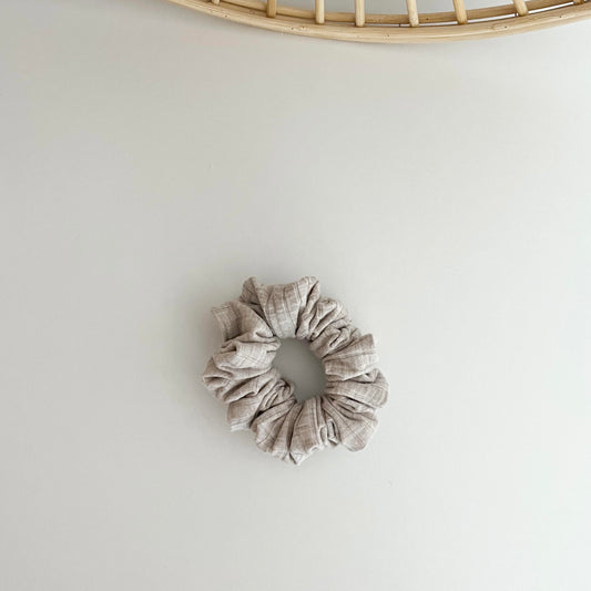 Wide ribbed scrunchie - light beige